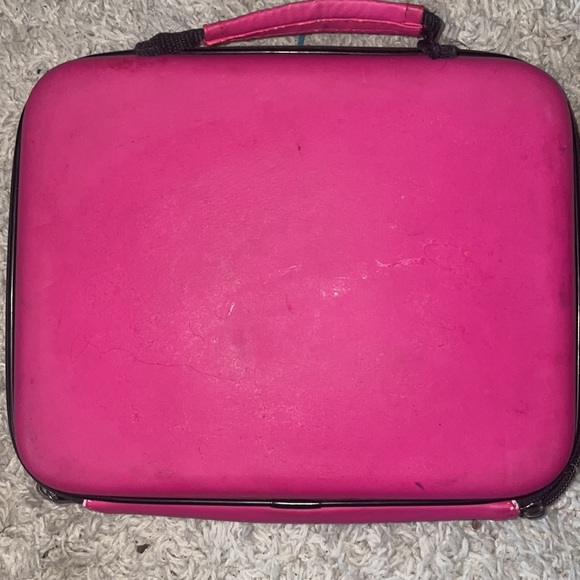 Pink Nintendo ds container for console/games - Picture 2 of 3